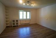 Bauernhaus mit Nebengebäude und Feldern in Durchham