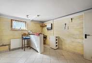 Modernes Einfamilienhaus mit Pool und Photovoltaik