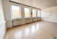 Helle Bürofläche mit eigener Teeküche zu vermieten!
