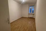 Erdgeschoss 2-ZImmer sanierte Altbauwohnung - nur 100m von Donau entfernt