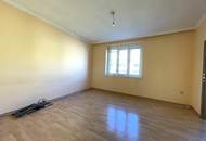 Sanierungsbedürftige 2 Zimmer Wohnung in S-Bahn-Nähe - KEIN LIFT!