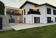 MODERN LIVING - Neuwertige Doppelhaushälfte mit 2 Terrassen und Doppelcarport in ruhiger Aussichtslage