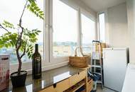 Großzügige Wohnung mit zwei Loggien, Dachterrasse und Einbauküche!