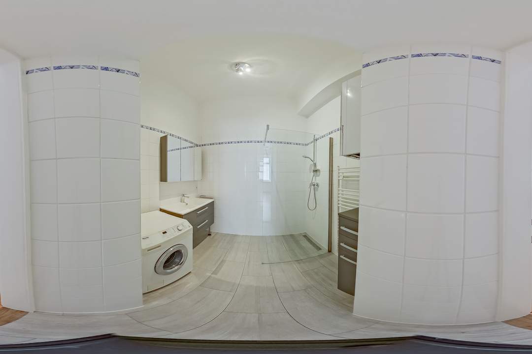 Lichtdurchflutete 65 m² Altbauwohnung in gut angebundener Ruhelage