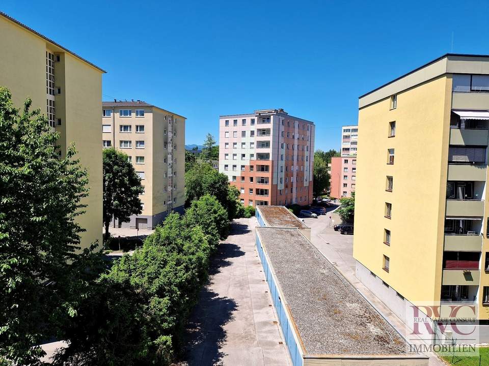 Sehr zentrale Stadtwohnung mit Potenzial – 2 Zimmer, Loggia, Lift und Parkfläche in Salzburg-Lehen.