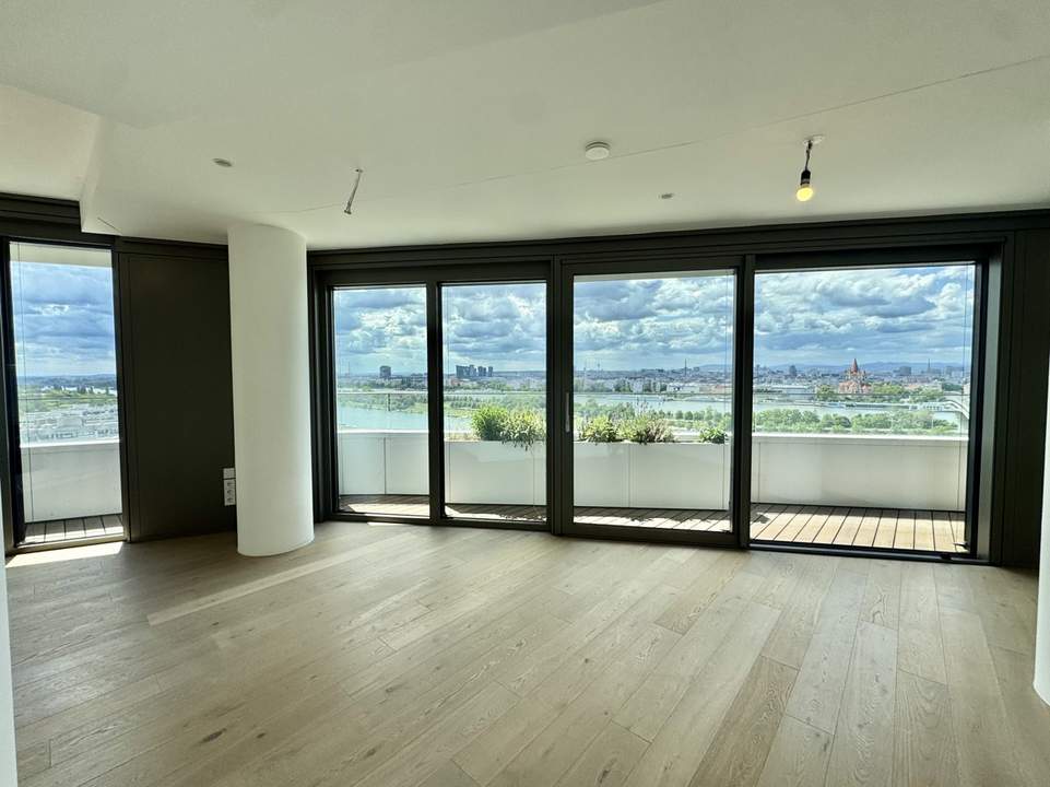 Doorman, Gym, Pool, div. Lounges UND den schönsten Ausblick auf Stephansdom, Prater & Neue Donau