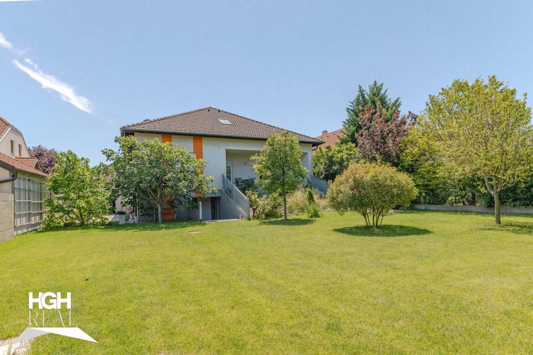 2292 Engelhartstetten bei Hainburg: Wohntraum - Top-ausgestattetes Einfamilienhaus in Grün-Ruhelage mit Terrasse, gepflegtem Garten und 2 Garagen