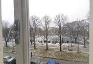 Am Allerheiligenplatz: Kompakte Altbauwohnung + Parkblick + Sonnige Südwest-Ausrichtung + Nähe U6 + Fernwärme + Vermietet zu BAR 3,38% bzw. 3,72%