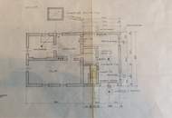 Großzügiges Haus mit zwei Wohnebenen, großem Garten und Garage – Renovierungsprojekt in guter Lage!