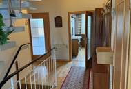 teilsaniertes Doppelhaus mit Keller und Garage auf schönem großem Grundstück zu verkaufen