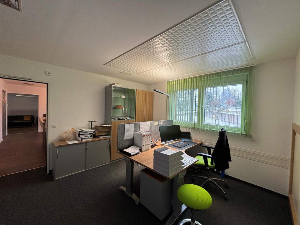 Bürofläche - Autobahn A9 schnell erreichbar