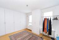Lichtdurchfluteten Dachgeschoß-Maisonettewohnung mit traumhafter Terrasse und Grünblick!