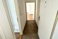 Herrlich sanierte Erdgeschosswohnung mit moderner Wohnküche, stilvollem Badezimmer und Grünblick - in ruhiger Siedlungslage mit ausgezeichneter Infrastruktur, ideal für kleine Familien!
