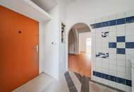 Charmante Altbauwohnung mit zwei Zimmern in sanierungsbedürftigem Zustand-in lebendiger Umgebung