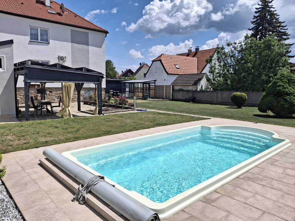 Provisionsfrei: Modernes Einfamilienhaus mit Pool, PV-Anlage, Erdwärme &amp; großem Garten