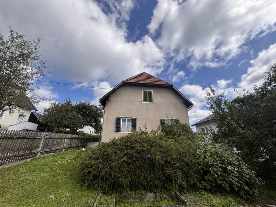 Schönes Grundstück mit Altbestand