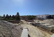 BAUBEGINN ERFOLGT! NUR NOCH 2 HÄUSER VERFÜGBAR. EXKLUSIVES DOPPELHAUSPROJEKT. 5 ZIMMER. ZIEGELHAUS MIT KELLER, BALKON, TERRASSE, CARPORT.