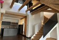Außergewöhnliche 4-Zimmer-Dachgeschosswohnung im topsanierten Altbau – Galerie, sichtbare Holzbalken & Terrasse beim Karmelitermarkt