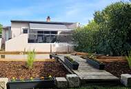 DER SOMMER KANN KOMMEN - Bungalow mit idyllischem Schwimmteich und schöner Pergola im Garten