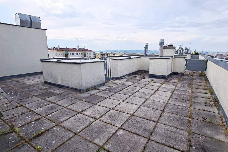TERRASSENHIT, 61 m2 Dachgeschoß mit 48 m2 Terrasse, Wohnküche, 1 Zimmer, Wannenbad, Parketten, Fernblick, Holbeingasse, Wohnung-miete, 1.089,18,€, 1100 Wien 10., Favoriten