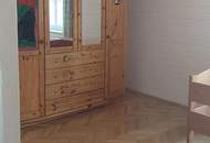 Vermiete Liegenschaft teilbar 1) Haus 157m² 2)Geschäftslokal (Praxis Gastro?, Kaffee? ect) 220m² 3)Lager derzeit mit Hochregalen 250m² 4)Lager- Geschäfts- oder Bürofläche 1.OG 234m² 5)Doppelgarage (vermietet)LKW-tauglich 49,40m² 6)Außenflächen und Parkplätze (Provisionsfrei)