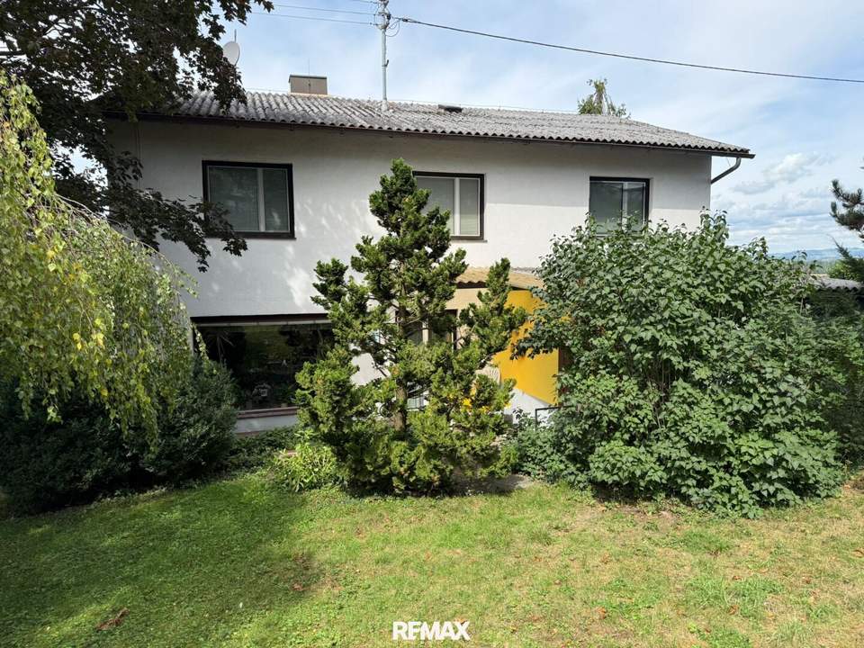 Großzügiges Wohnhaus mit schönem Baumgarten in Straßham/Alkoven!
