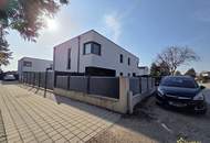 TOPCHANCE! SCHLÜSSELFERTIGER ZIEGEL-NEUBAU. ZAHLREICHE EXTRAS! EXQUISITE TEILMÖBLIERUNG VON SCHÜLLER-KÜCHEN UND BURGBAD.