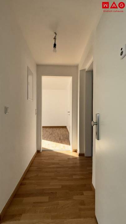 L(i)ebenswerter Neustart in Steyr Münichholz: stilvoll sanierte Wohnung mit ebenerdiger Dusche, hochwertigen Böden und großzügiger Raumaufteilung – perfekt für Zwei!