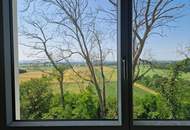 HERRLICHER AUSBLICK AN DER WAGRAMKANTE: MODERN, MASSIV & HOCHWERTIG WOHNEN IN DER WEINREGION MIT BESTER INFRASTRUKTUR