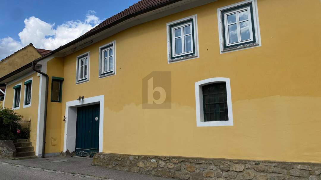 GESCHICHTSTRÄCHTIGES EINFAMILIENHAUS / WINZERHOF IN DER IDYLLE