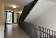 AB 2026! 2 Zimmer- Gartenwohnung neben De la Salle Schule! Schwimmbad und Weinkeller im Haus!