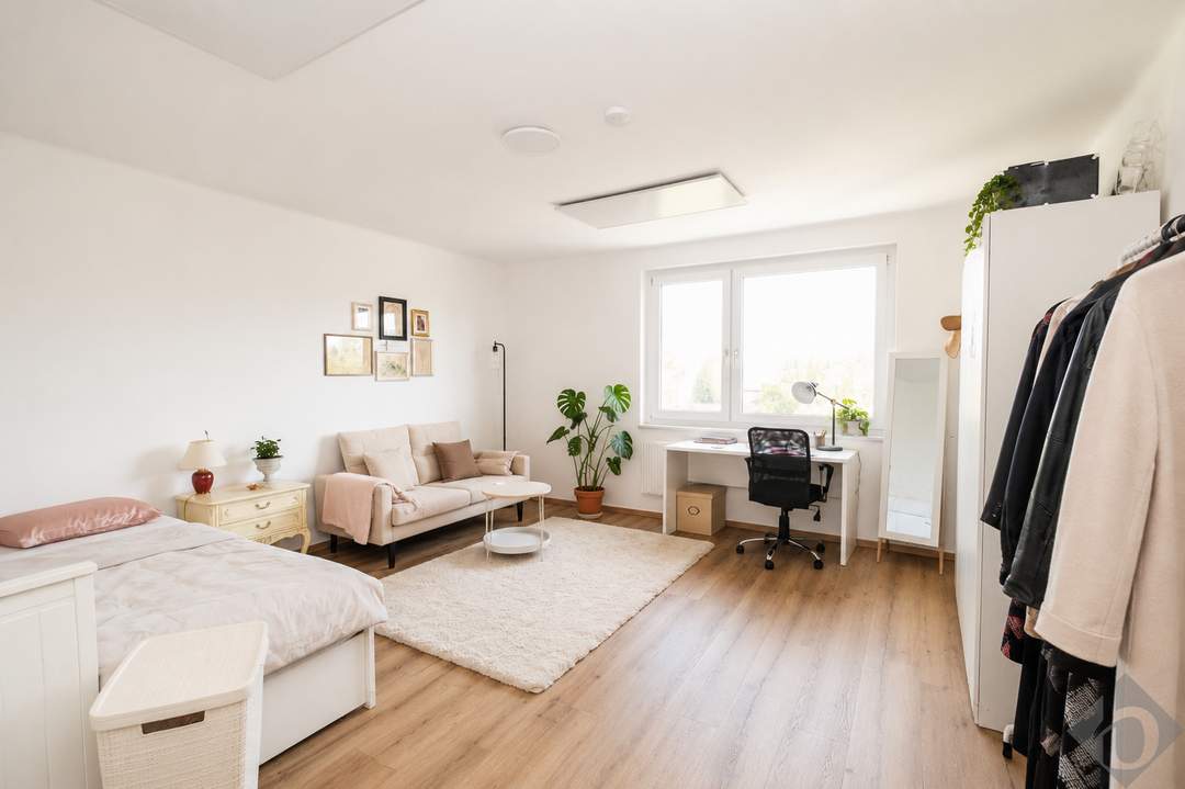 Über 5 % Bruttorendite: Sanierte 4-Zimmer-Wohnung im 5. OG mit Alpenblick