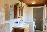 "Charmantes Einfamilienhaus mit Terrasse, Garage und zusätzlichem Grundstück"