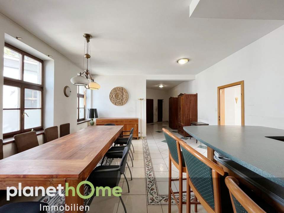 Charmante sonnige Dachgeschoss-Maisonette im Altbau mit 4 Zimmern und Terrasse