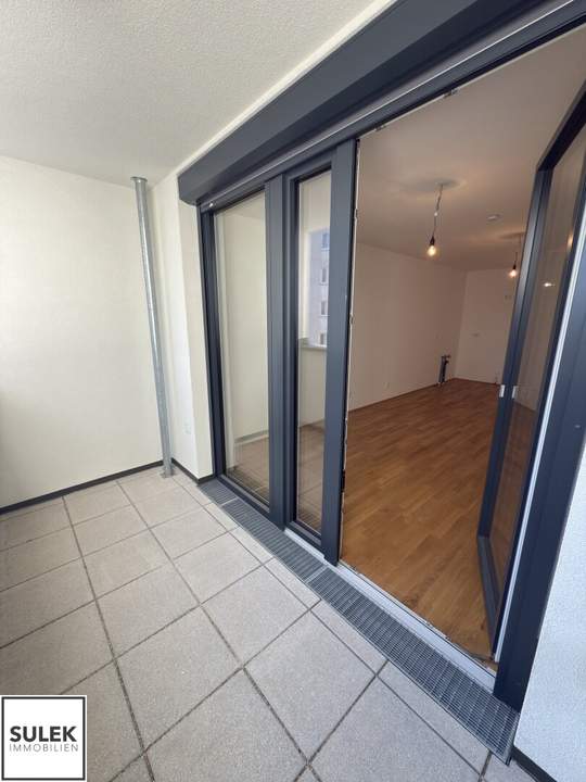 Erstbezug: Helle 3-Zimmer-Wohnung mit Loggia und Top-Anbindung in der Perfektastraße