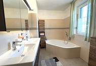 Moderne Doppelhaushälfte in schöner Siedlungslage mit Garten & Garage