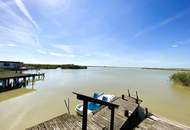 Ein Logenplatz am Wasser – Exklusive Seehütte auf Eigengrund im Neusiedler See!