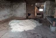 Vielseitiges Wohnhaus mit großzügigem Hof und Nebengebäuden