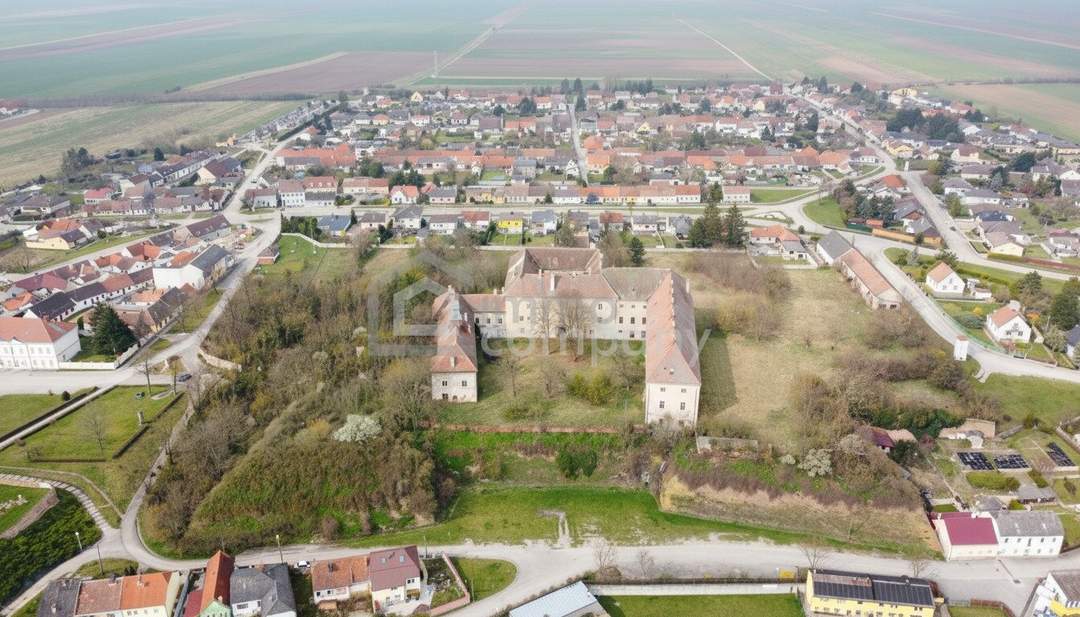 Historisches Anwesen mit weitläufigem Grundstück!