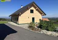 Skandinavisches Blockhaus mit Galerie, Kamin und großem Grundstück mit Fernblick