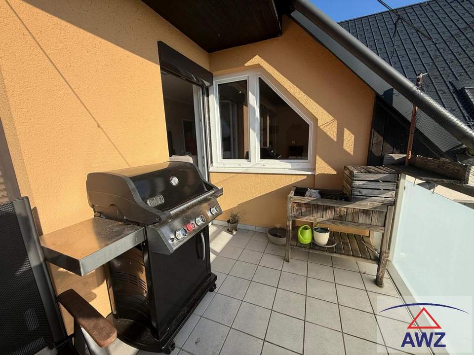 Verkaufe günstige 3-Zimmer-Dachgeschosswohnung mit LIFT im Herzen von Neuhofen!