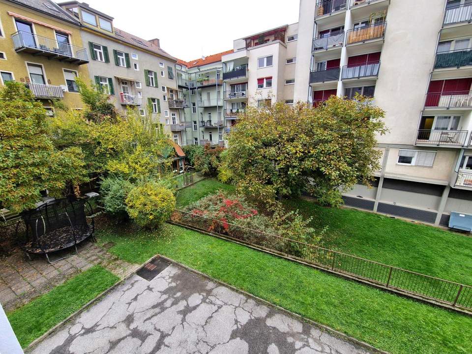 Zentrale 2-Zimmer-Wohnung mit Loggia und Blick ins Grüne