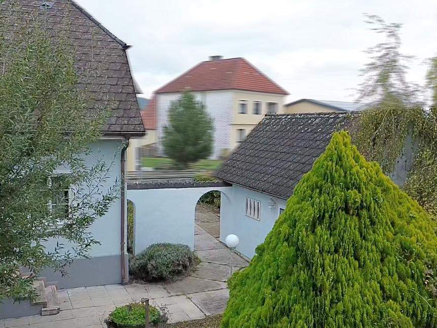 Bürgerliches Einfamilienhaus mit viel Platz, liebenswerten Garten und tollem Ausblick!