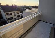 3 Zimmer. 3 Terrassen. Ein Zuhause! Genial - Lebens(t)raum Erfüller im Grünen - Klimaaktiv Bronze! Ab ins Dachgeschoss / Viel Lebensqualität! Wärmepumpe und Solaranlage + Naturnahe Gewässer ums Eck!