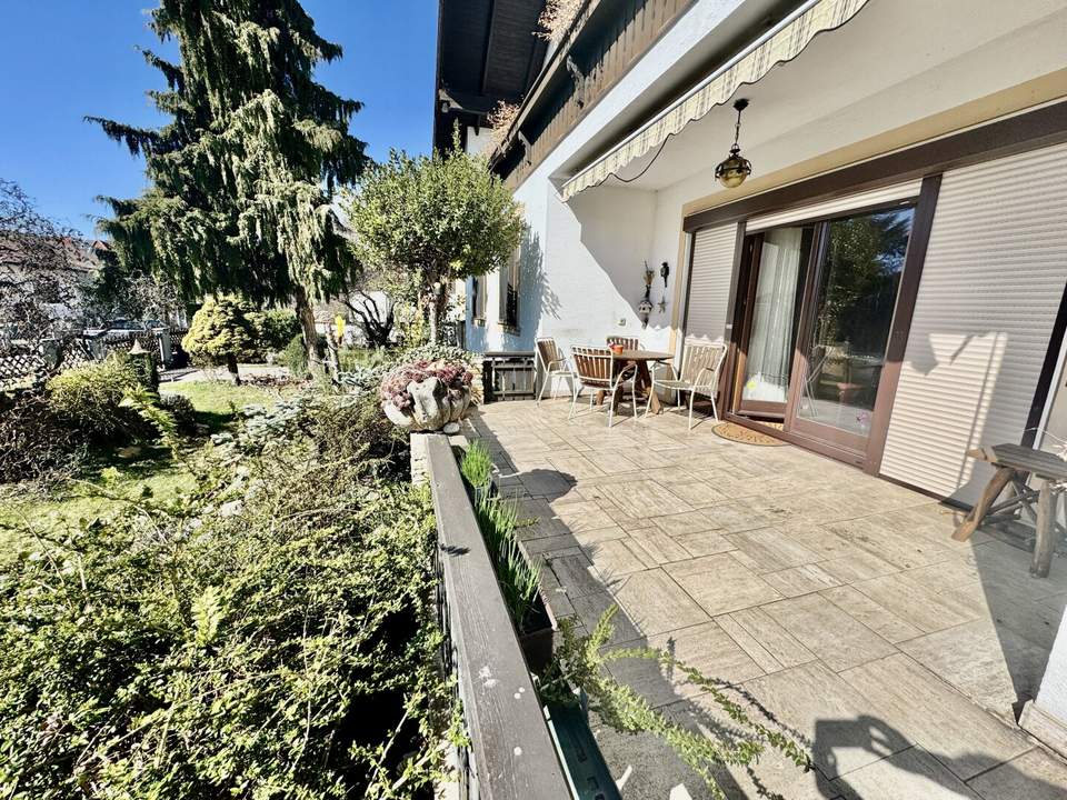 GROßZÜGIGES ZWEIFAMILIENHAUS MIT 1.548 m² TRAUMGARTEN IN ABSOLUTER GRÜNLAGE