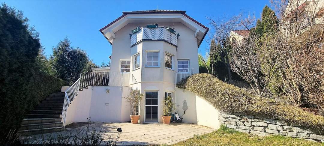 Traumhaftes Einfamilienhaus in Ruhelage - mit Indoor-Pool