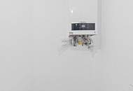 Küche mit schöner Fensterfront und Balkon in den ruhigen Innenhof, hell und freundlich!