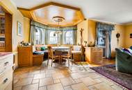 Vielseitige Liegenschaft mit zwei Wohnhäusern, Wirtschaftsgebäuden, Nutzflächen und Wald