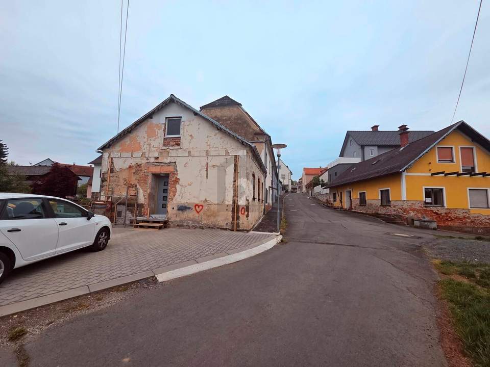 Preisreduktion! SANIERUNGSOBJEKT IN ATTRAKTIVER LAGE MIT VIEL PLATZ UND MÖGLICHKEITEN