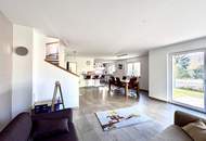 Modernes Familienhaus (2019) mit 6 Zimmern, Wohnkeller, Dachterrasse, Garten und 2 Stellplätzen